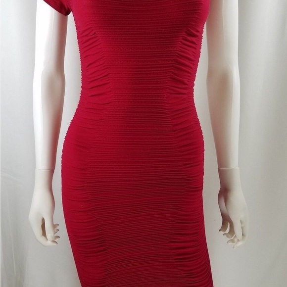 🔥 DEALS 🔥 
PRIME CUT • Red Scrunched Sassy Dress • size ( One Size) - Picture 5 of 8